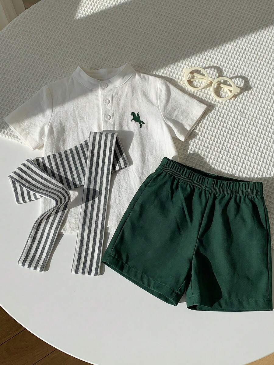 SHEIN 男婴舒适休闲百搭日常时尚简约风套装,包含红色领短袖T恤/POLO衫、白色条纹披肩、白色短裤/长裤(含腰带),适合室内、室外、日常、运动、派对、拍照、度假、节日、婚礼、迎婴派对、春夏等场合。 - 彩色 - 查看 1