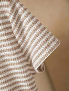 Elaquor 大码女式条纹短袖单排扣休闲简约T恤 - 杏色 - 查看 4