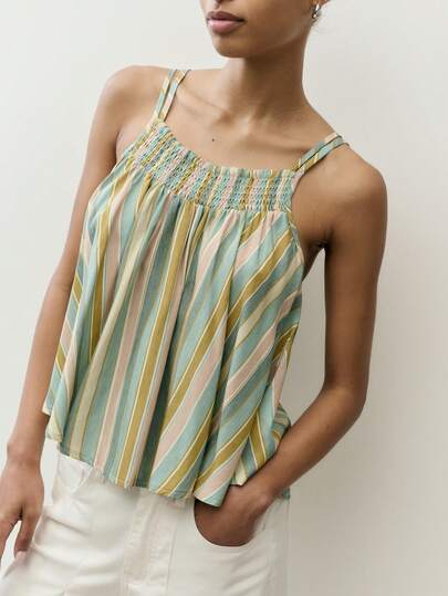 Nöista 条纹上衣，领口采用松紧带设计，肩部配有可调节细肩带。适合温暖的日子，可轻松打造从白天到夜晚的百变造型，也适合春季、音乐节、假日、海滩度假等场合穿着。