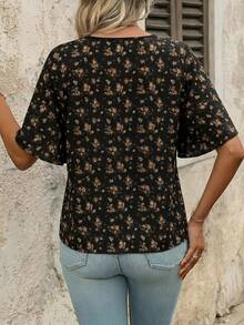 SHEIN Clasi 女士极简印花V领短袖衬衫 - 金色 - 查看 2