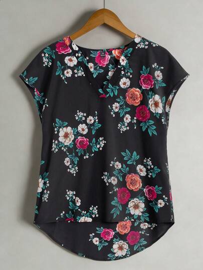 EMERY ROSE Blouse décontractée à manches dolman et col en V à fleurs, grande taille. Chemise noire élégante et romantique, coupe régulière avec élément floral personnalisé