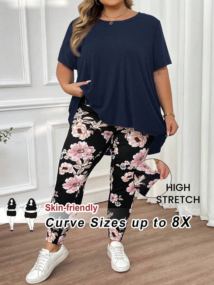 SHEIN CURVE+ Bộ đồ nữ cỡ lớn mùa hè gồm áo thun cổ tròn tay ngắn màu trơn vạt lệch và quần dài in hoa, thích hợp cho kỳ nghỉ hè/quê hương/bãi biển/trang phục đi biển. - Màu xanh hải quân - Xem 1