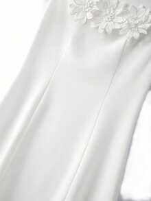 Rafferiza 女士纯色3D立体花卉U领褶皱腰部短袖连衣裙 - 白色 - 查看 5