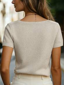 SHEIN PETITE 女士杏色V领麻花针织短袖上衣，休闲修身轻薄纯色针织衫，适合春夏穿着，通勤、度假、节日皆宜。 - 杏色 - 查看 2