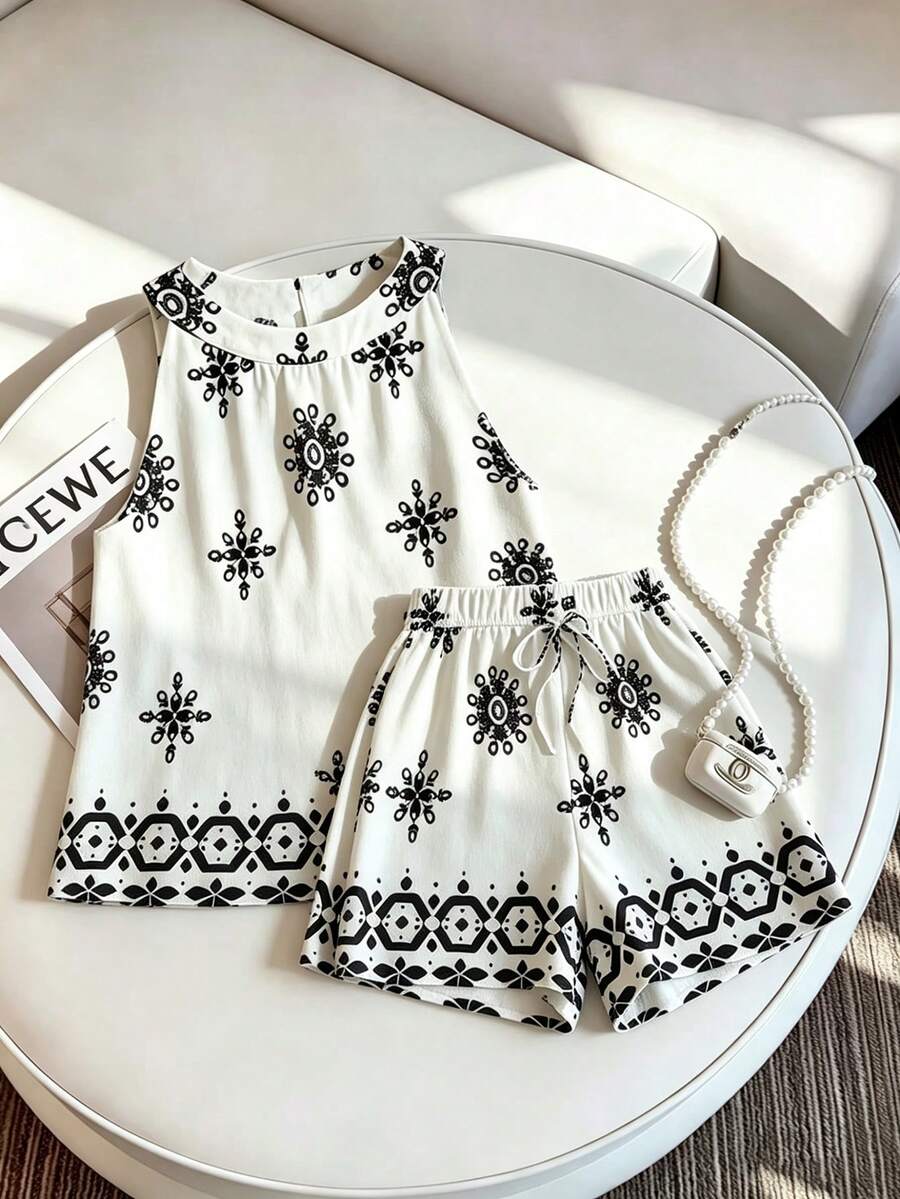 Franclia Set di canotta con collo alla halter e pantaloncini larghi con coulisse a stampa floreale, stile femminile adatto per viaggi estivi e attività all'aperto - Bianco - Visualizzare 1
