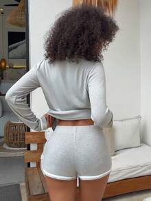 DAZY Bộ 2 món gồm áo croptop tay dài và quần short thêu họa tiết dành cho nữ, thích hợp mặc mùa xuân/hè. - Màu xanh nhạt - Xem 2