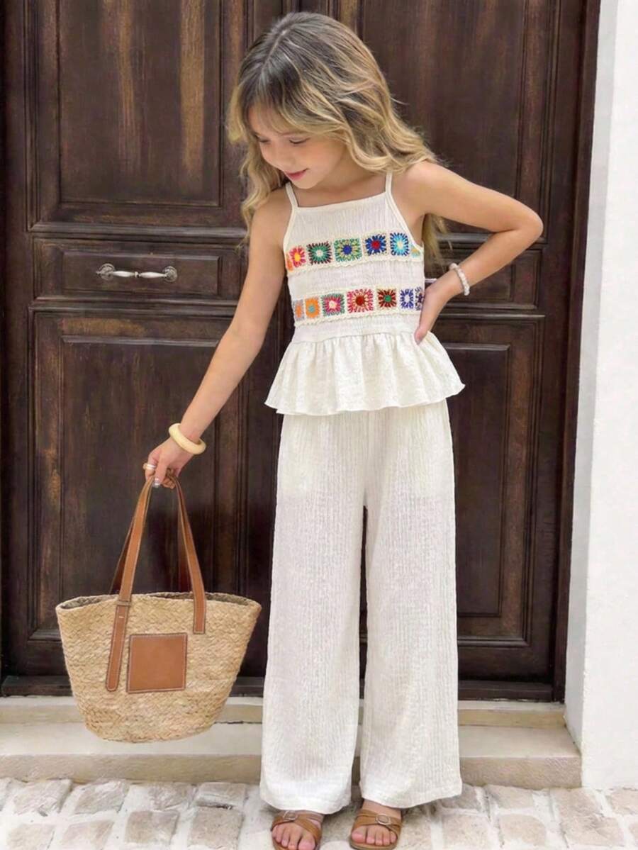 SHEIN Bộ đồ thể thao mùa hè dành cho bé gái, gồm áo hai dây không tay dáng ngắn, họa tiết kẻ sọc, viền ren móc và quần ống rộng cạp chun, thích hợp cho kỳ nghỉ hè. - Màu Khaki - Xem 1