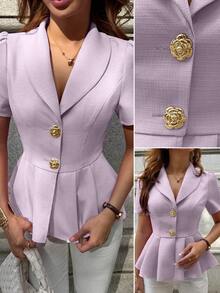 2026 Blusa elegante y versátil de manga corta con cuello en V, decorada con hebilla metálica y tela texturizada, ideal para uso diario y casual, primavera/verano para mujeres - Púrpura malva - Ver 3