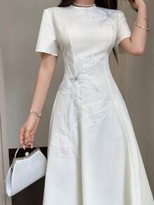 Feyla 女士花卉刺绣圆领短袖优雅中长连衣裙 - 杏色 - 查看 7