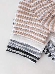 SHEIN Playful Pals 4 piezas Conjunto de ropa para bebé niño, que incluye 4 tops de manga corta de cuello redondo con textura de punto y 4 pantalones cortos de punto con cintura elástica a juego. Los colores de los tops son caqui blanco, gris oscuro blanco, gris blanco y beige blanco, con los pantalones cortos a juego con los correspondientes colores de los tops. Adecuado para primavera/verano, actividades al aire libre, uso casual, apto para bebé niño de 6 meses a 2-3 años - Multicolor - Ver 5