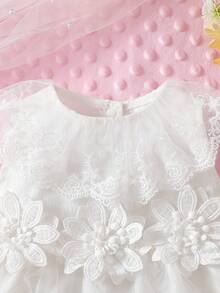 SHEIN Vestido ligero de malla sin mangas con cuello de encaje para bebé recién nacida, adecuado para celebración de los 100 días, fotos familiares y asistir a bodas, primavera/verano - Blanco - Ver 5