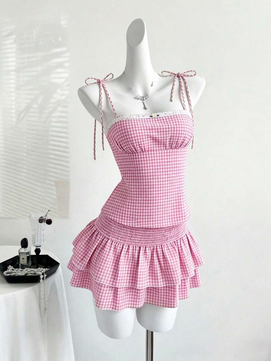 Sweetra 春夏女士碎花格纹吊带背心和荷叶边迷你裙两件套，休闲浪漫度假装 - 粉色 - 查看 1