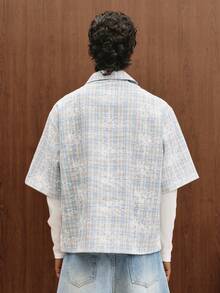 TOKVUE 纹理印花格子面料，日常街头服饰，春夏皆宜，夏季上衣，夏季穿搭，假日穿搭，度假穿搭，校园穿搭，年轻休闲纱线染色格子衬衫，带有纹理刺绣印花，营领短款短袖纽扣衬衫，轻盈透气梭织面料，宽松版型，浅蓝色和白色格子男士休闲衬衫，完美契合年轻休闲度假风和学生造型，是送给男友的理想礼物，适合夏季穿着。 - 彩色 - 查看 5