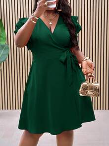 Slaydiva Robe d'été style enveloppant à volants doubles rouges avec lien à la taille, coupe évasée, pour grandes tailles - Vert sapin - Voir 1