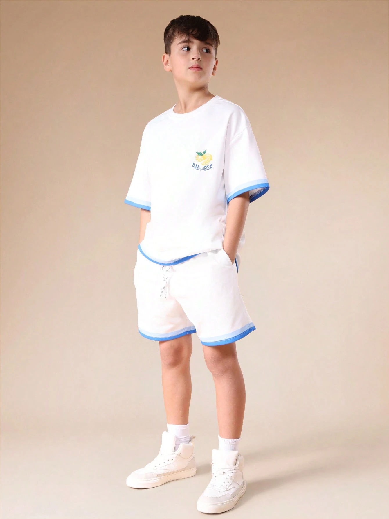サントリーニプリントのTシャツとショーツのセット