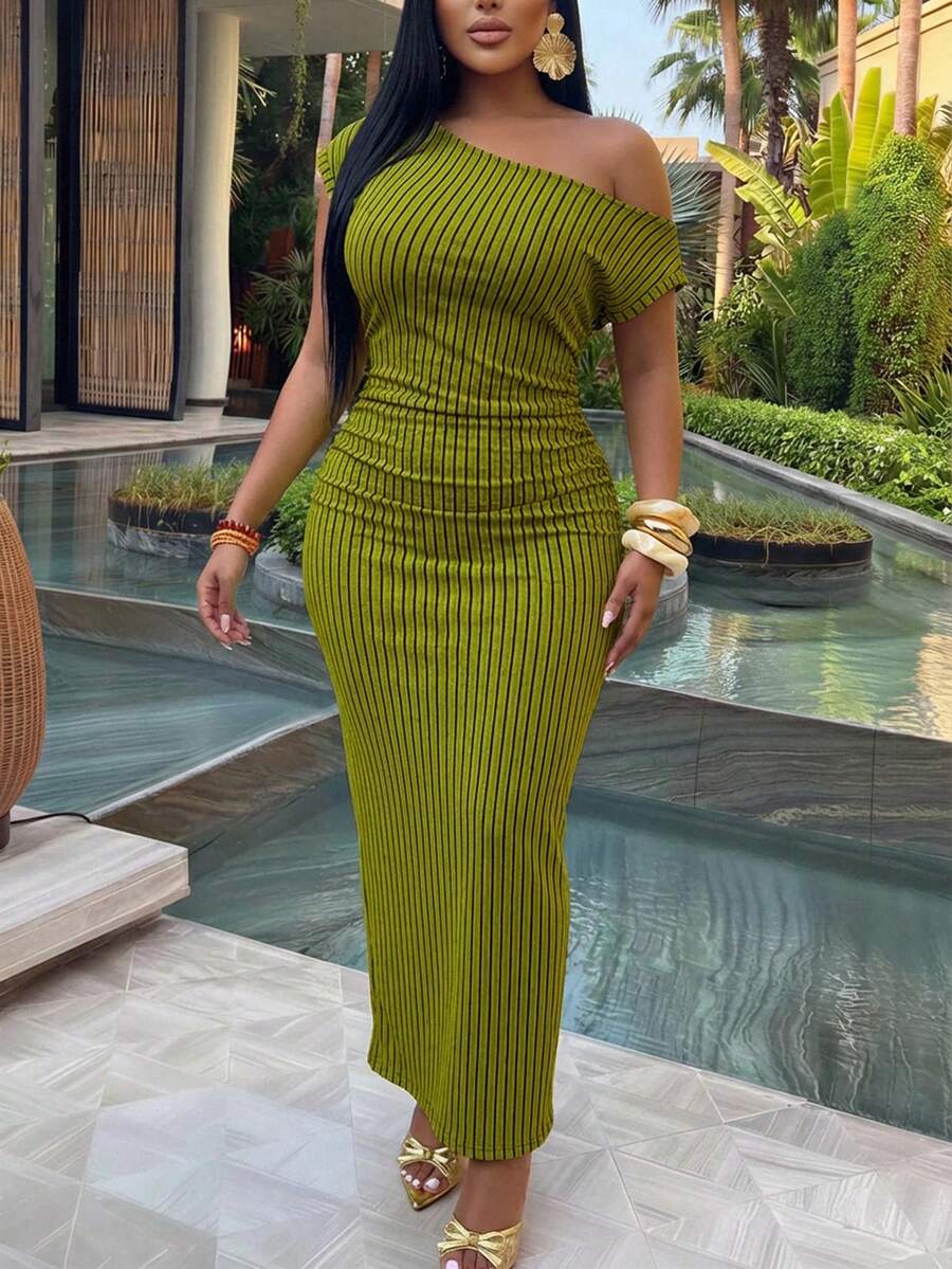 Slaydiva Nuevo vestido largo elegante de verano para fiesta y uso diario, de hombros descubiertos, plisado delantero, silueta esbelta, de tela de punto con textura ondulada - Verde - Ver 1