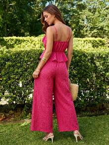 KARISMINA Bộ jumpsuit nữ kẻ caro viền bèo nhún, kiểu dáng thường ngày, thích hợp mặc hàng ngày. - Màu Hồng Tươi - Xem 3