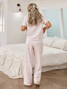 CottageSlumber Bộ đồ ngủ tay ngắn họa tiết sọc nhăn và hoa nhí - Nhiều màu - Xem 3