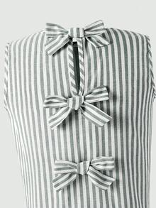 SHEIN Conjunto Casual Diário de Regata com Laço nas Costas e Shorts Listrados Azuis para Meninas Pré-Adolescentes, 2 Peças - Verde Oliva - Visão 5