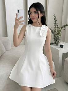 SHEIN Pitira 少女白色优雅3D立体花卉装饰收腰无袖连衣裙，正式场合穿着 - 白色 - 查看 2