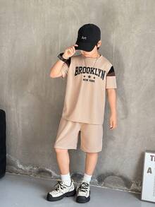 SHEIN Little Byeori 2pcs Tween Boy Casual Sporty Chic Outfit,Soft Graphic T-Shirt And Elastic Waist Shorts Set,Black,Summmer,Streetwear,City Break,Back-To-School Fashion - Brown - View 4