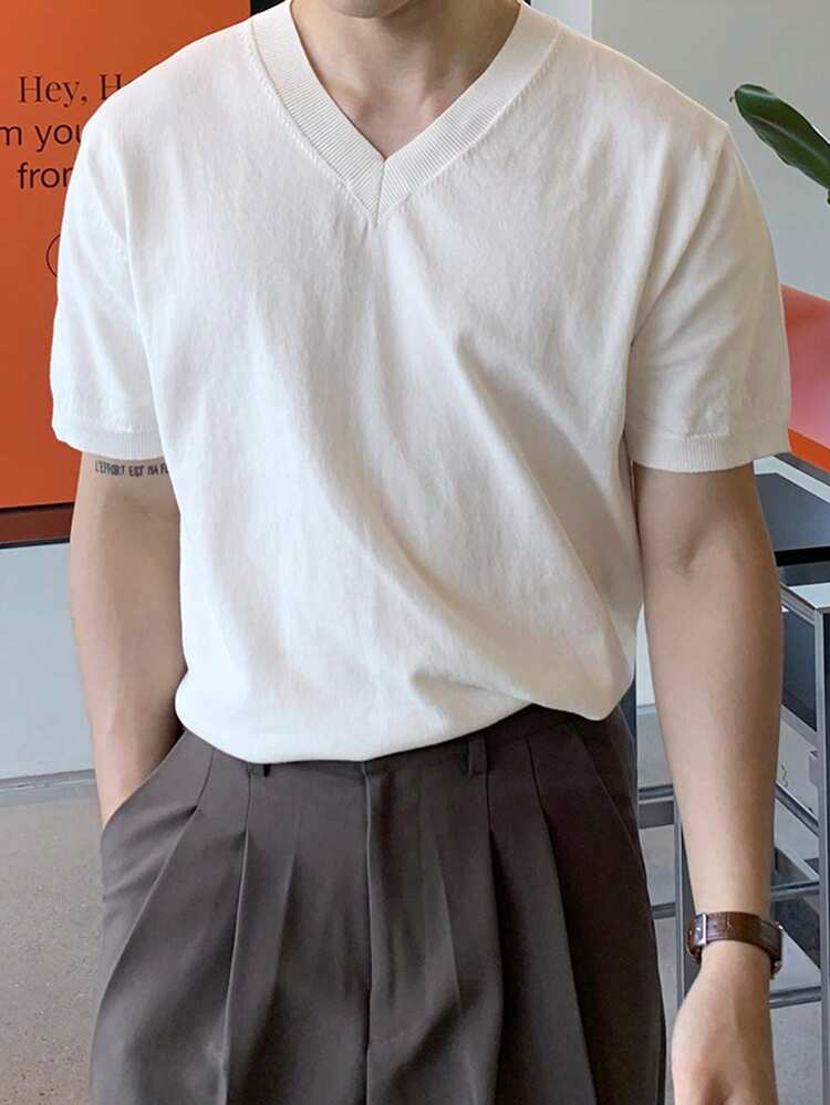 Men's V-Neck White Knit Short Sleeve Top