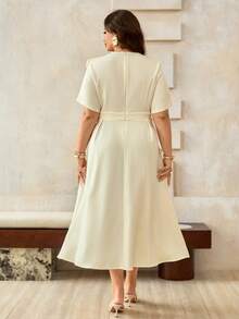Roveilla Robe élégante femme à col rond, double couche, avec nœud décoratif à la taille, coupe évasée. Convient pour le travail, les sorties décontractées, les vacances, le thé de l'après-midi, les occasions romantiques. Manches courtes, couleur abricot, longueur maxi - Nude - Voir 2