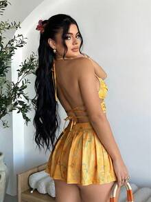 SHEIN SXY Bộ đồ 2 món gợi cảm dành cho nữ: Áo hai dây buộc cổ và chân váy ngắn in hoa. - Màu vàng - Xem 2