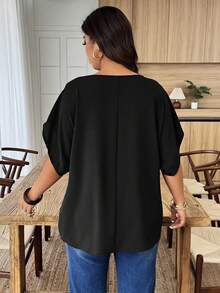 SHEIN LUNE 大码女式V领褶皱下摆蝙蝠袖休闲度假衬衫，春夏款 - 黑色 - 查看 2