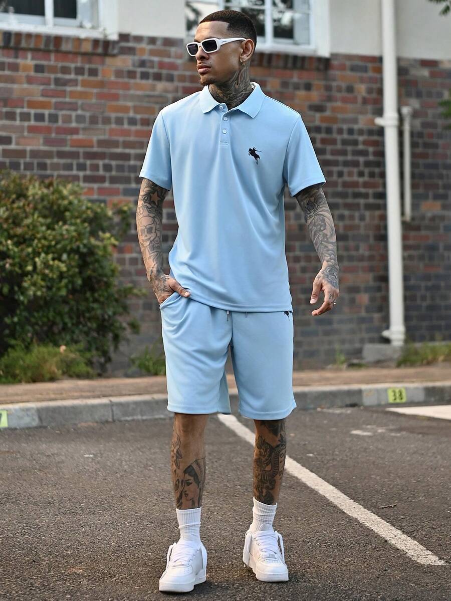 Devon Thys Bộ áo polo tay ngắn và quần short dây rút in logo Hiệp sĩ dành cho nam, trang phục thường ngày thoải mái phù hợp cho mùa hè, nhẹ nhàng và dễ chịu, thích hợp cho bãi biển, ở nhà và hoạt động ngoài trời. - Màu xanh lam - Xem 1