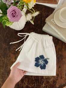 SHEIN EZwear Quần short nữ màu trắng kiểu retro họa tiết hoa dâm bụt, thắt eo, thích hợp cho các lễ hội âm nhạc, bãi biển, kỳ nghỉ và những chuyến đi chơi mùa hè. - Nhiều màu - Xem 6