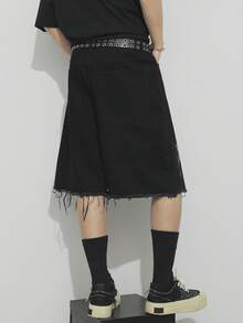 Manfinity EMRG Shorts vaqueros negros desgastados con adornos de strass, estilo urbano estadounidense - Negro - Ver 2