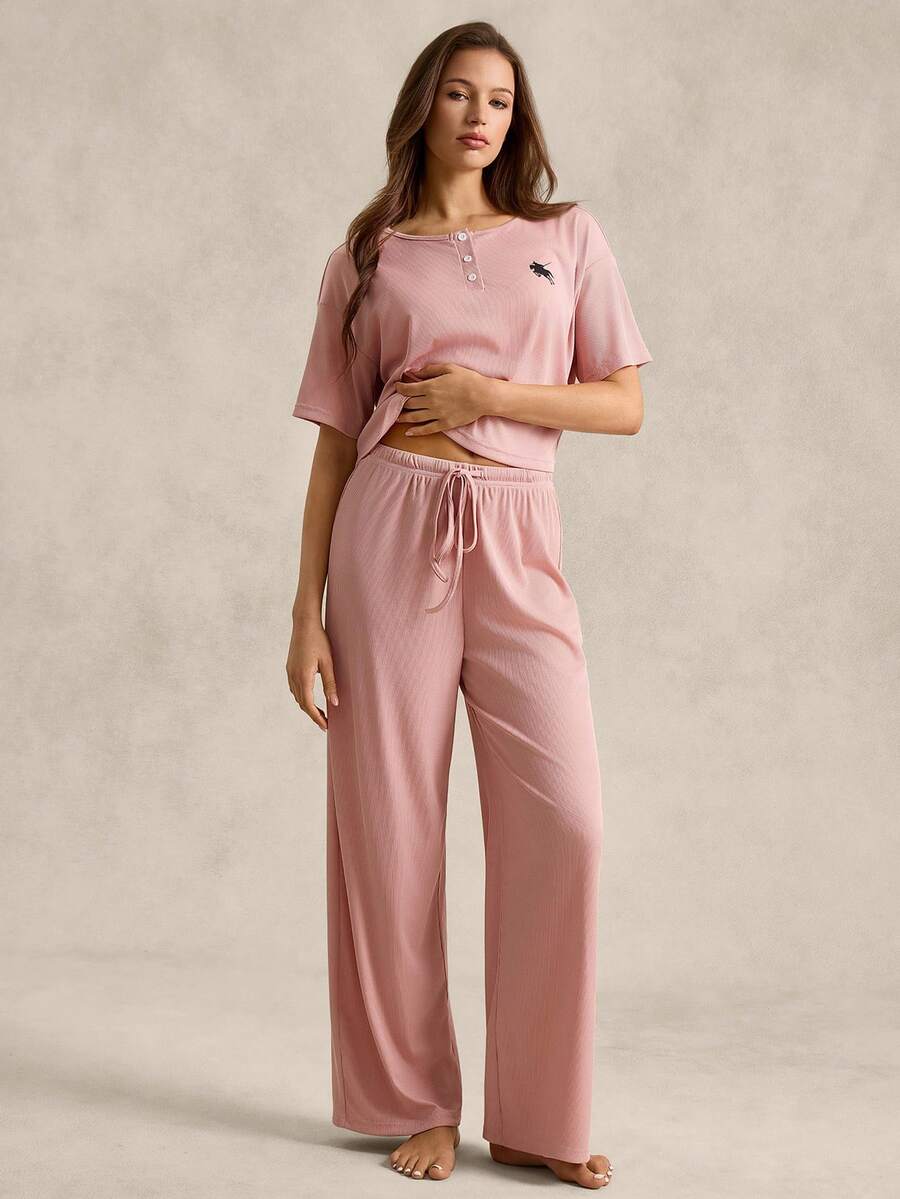 女士英伦风浅粉色罗纹面料黑色骑士印花亨利领短袖睡衣套装 - 藕粉色 - 查看 1