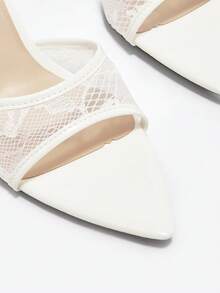 Eladyva Sandálias Mule Elegantes Femininas - Renda Tule, Bico Clássico Pontudo, Cintura Sexy Franzida, Cava Larga, Salto Gatinho, Salto Agulha, Salto Baixo, Adequado para Moda Primavera/Verão, Festas, Casual, Outdoor, Viagens, Trabalho, Slip-On, Qualidade Premium, Superfície Espelhada, Textura de Renda Respirável, Sapatos Brancos Minimalistas - Branco - Visão 7