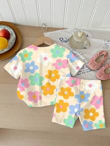 SHEIN Bộ 2 món áo thun và quần short in hoa dễ thương cho bé gái, thích hợp mặc hàng ngày vào mùa hè, thoải mái, ấm áp, phong cách mùa xuân và hè, dễ thương, ấm cúng, Kawaii, họa tiết chấm bi, vừa vặn. - Nhiều màu - Xem 2