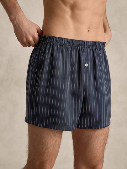 1 chiếc quần nam thường ngày kẻ sọc xanh trắng