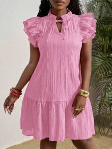 Slaydiva Vestido de talla grande de unicolor con cuello de corbata, mangas con volantes y dobladillo con volantes, vestido de verano - Rosa Pálido - Ver 6