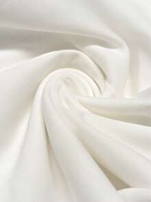 SHEIN EZwear 黑白撞色无肩带连体裤，收腰设计，金属扣，阔腿短裤，优雅女士风格，适合通勤、约会、派对等场合。 - 黑與白 - 查看 3