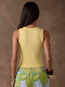 SHEIN BAE 女士休闲度假纯色黄色刺绣花卉领背心，适合海滩度假、姐妹休闲度假、音乐节、海滩派对、休闲街头穿搭、休闲场合、街头休闲，黄色刺绣背心，度假背心，亮色多巴胺上衣，Y2K - 黃色 - 查看 2