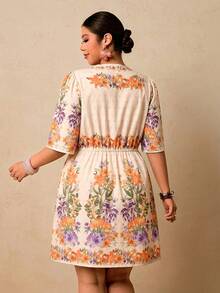 Travachic Vestido corto de mujer talla grande con estampado floral negro, cuello en V, manga corta, cintura ceñida, vestido romántico para vacaciones en una isla a principios de primavera, vestido bohemio - Albaricoque - Ver 2