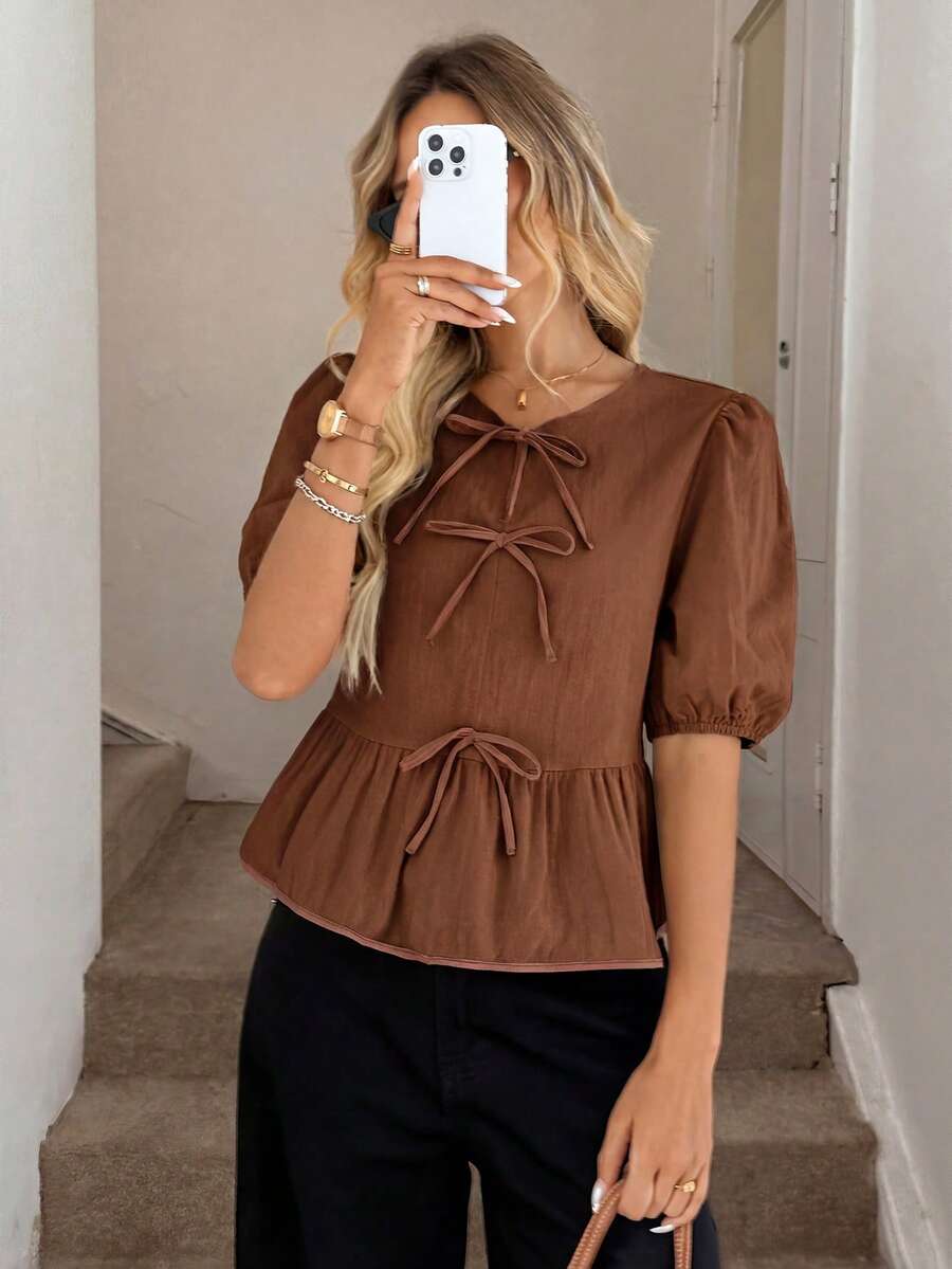 Easowa 女士休闲花瓣袖撞色蝴蝶结衬衫，春夏基础款短袖上衣 - 棕色 - 查看 1
