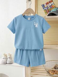 SHEIN Little Byeori 儿童休闲运动可爱日常舒适字母图案印花圆领T恤和短裤套装，2件套，适合旅行、上学、聚会、秋冬季穿着。 - 藍色 - 查看 6
