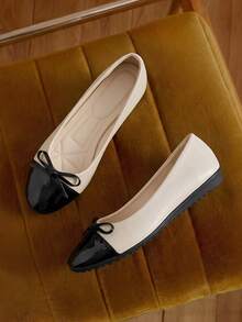 Eladyva Bailarinas con punta redonda y lazo para mujer de talla grande, en diseño de patchwork blanco y negro, con suela suave y cómoda, en diseño de bloques de color, adecuadas para primavera y otoño - Blanco y Negro - Ver 1