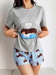 一套睡衣套装，印有瞌睡腊肠犬图案，适合青少年女孩穿着，包括短袖上衣和短裤，采用舒适的针织涤纶面料，宽松版型，可机洗。 - 灰色 - 查看 4