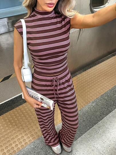 Siren Gaze Bộ đồ 2 mảnh kẻ sọc thanh lịch, giản dị mùa hè dành cho nữ, áo không tay cổ cao tay ngắn và quần ống rộng, trang phục thường ngày đi biển, bộ đồ mùa hè kẻ sọc nâu hồng cho nữ, trang phục mùa hè cho nữ, bộ đồ thường ngày cho nữ, quần áo mùa hè, bộ đồ phong cách Y2K.