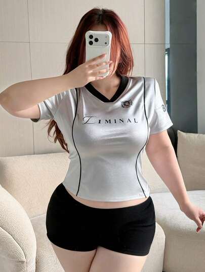 Dazy Plus Áo thun thể thao tay ngắn cổ chữ V kiểu vintage mùa hè mới, gợi cảm dành cho nữ, cỡ lớn, phong cách sinh viên.