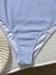 SHEIN Swim Lushore 1件条纹特殊面料交叉前开襟连体泳衣 - 藍色 - 查看 3