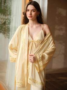 PREMIUM WOMEN'S ELEGANT LACE HOLLOW-OUT PATCHWORK SLEEPWEAR ROBE - Yellow - View 5