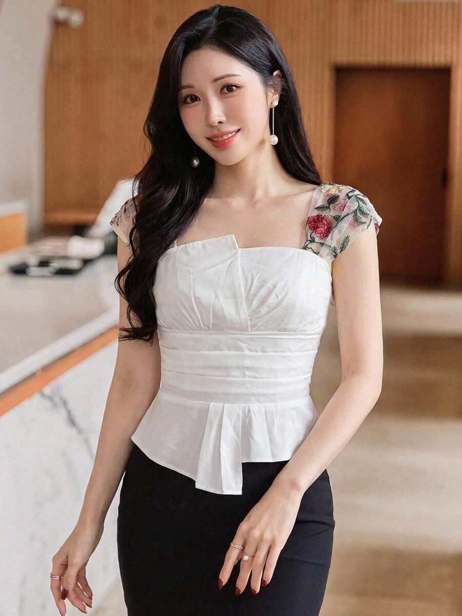 DAZY Áo sơ mi nữ kiểu dáng thanh lịch, thêu họa tiết, phối nhiều mảnh, thích hợp cho mùa xuân và mùa hè. - Màu be - Xem 1