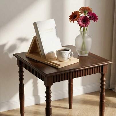 Cirelle 实木三角书架带杯托，天然木色和棕色饰面，便携式多功能阅读书挡，新款中式木制工艺摆件，桌面书籍收纳整理架，防滑书架，可放置书籍、杂志、平板电脑等，适用于家庭、办公室、书房、书店、学校图书馆、咖啡馆和阅读角，是送给爱书人士、读者、学生、教师的理想礼物，适合生日、节日、毕业典礼和日常使用，家居生活用品。